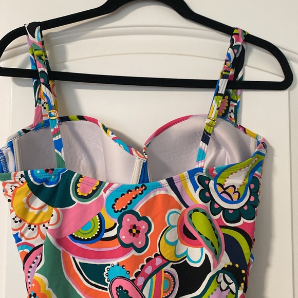 Like new bathing suit - Picture 4 of 7